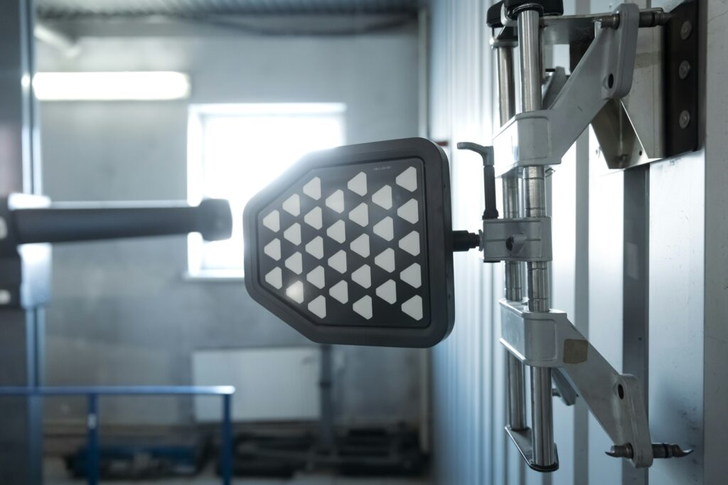 Target of the car wheel angle adjustment equipment.